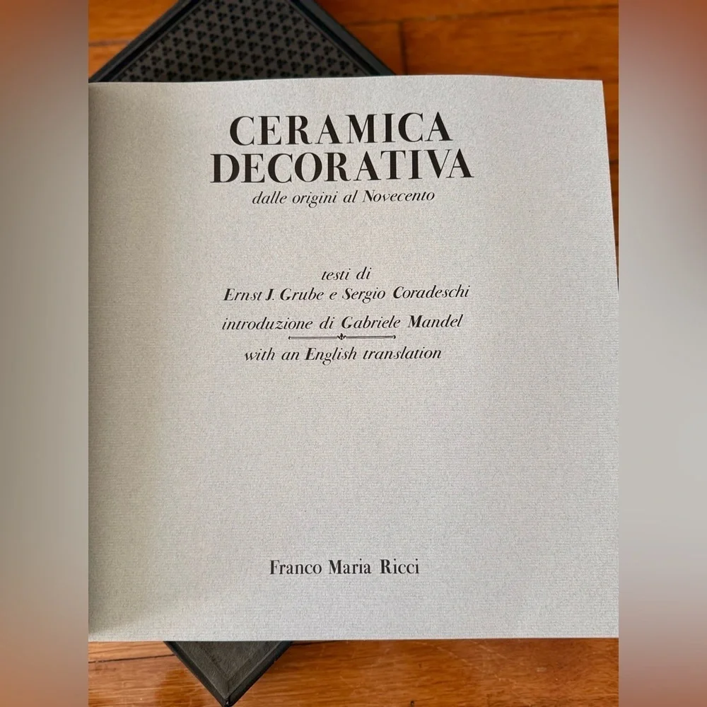 RARE Authenticated 1st Edition Ceramica Decorativa dalle origini al Novecento